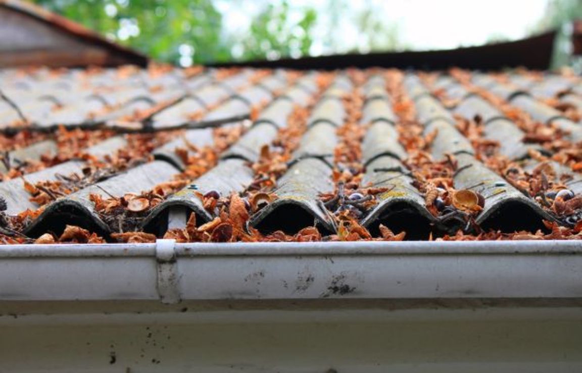 Clogged Gutter Cleaning 